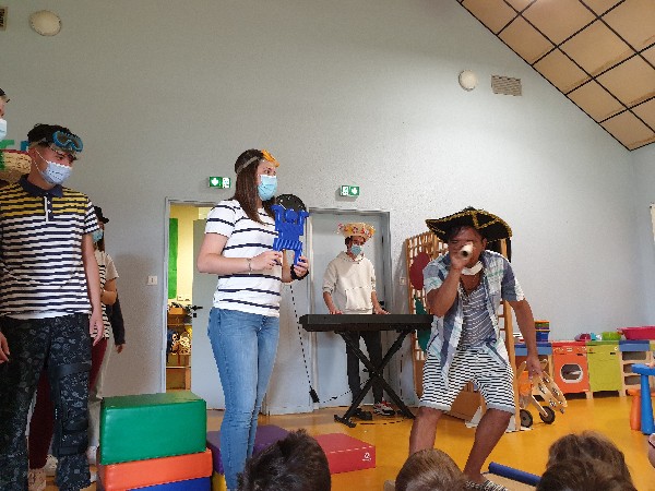 Spectacle chez les petits